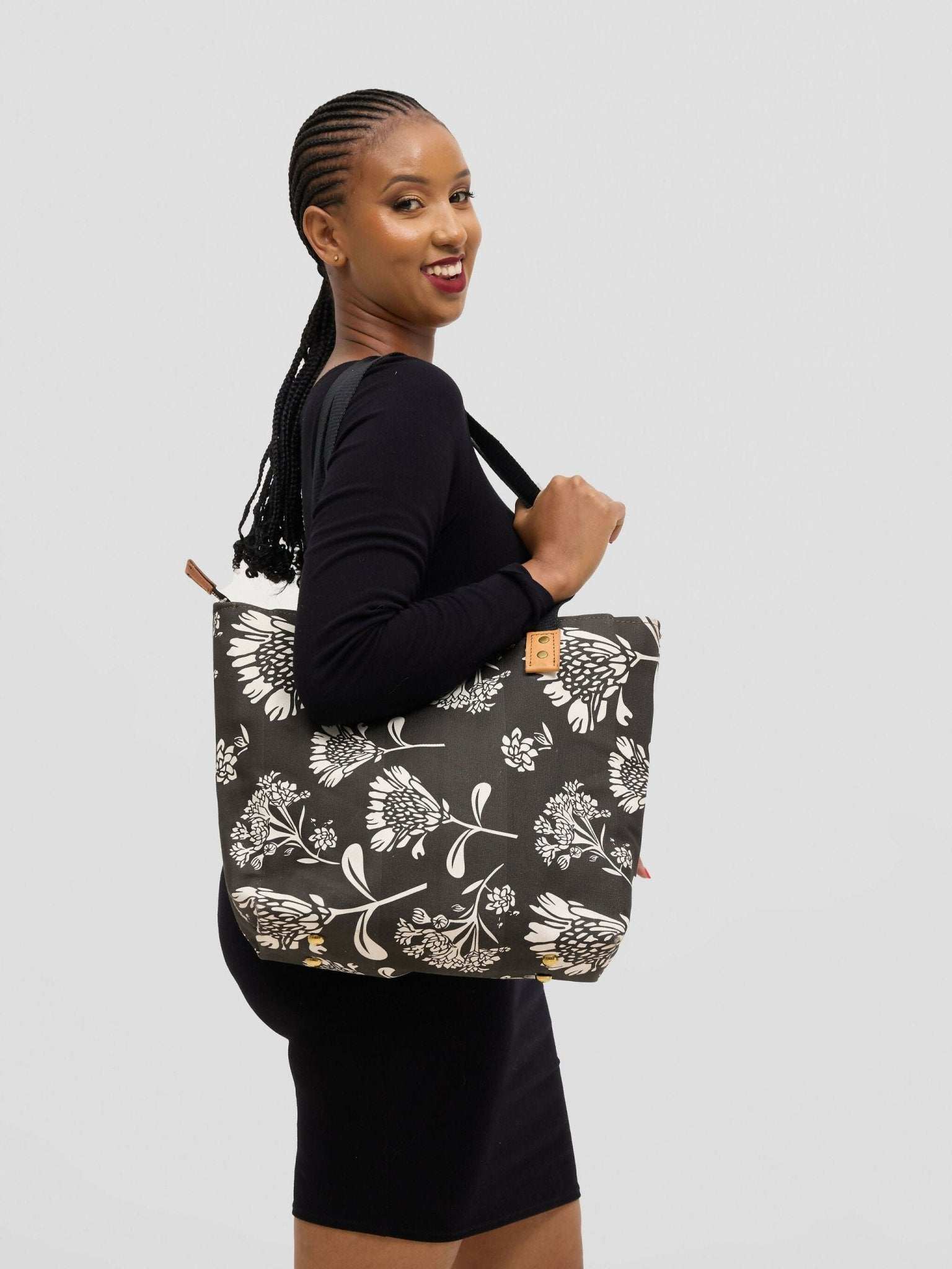 Lelesta Creations X Undameta Tote Bag ( Random Storm Noir) - Black / White - image 2